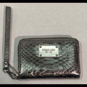 Michael Kors zip wallet silver snake print